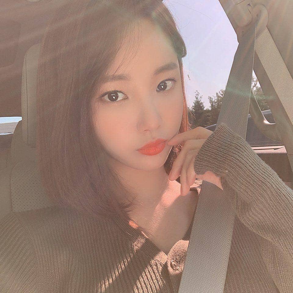 instagram.com/momoland_official