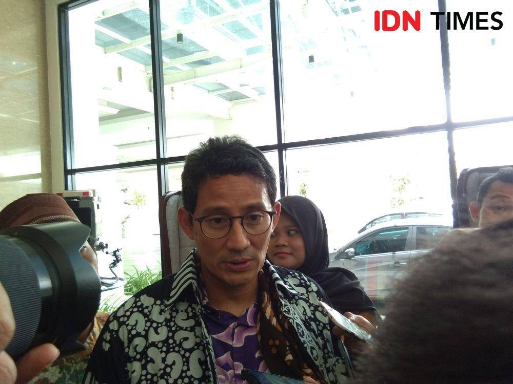 Sandiaga Uno usai menghadiri acara Seminar dan Diskusi Jihad Ekonomi Melalui Pengembangan UMKM di Hotel Grand Dafam Rohan, Bantul, DIY, Kamis (14/11). (IDN Times/Tunggul Kumoro)