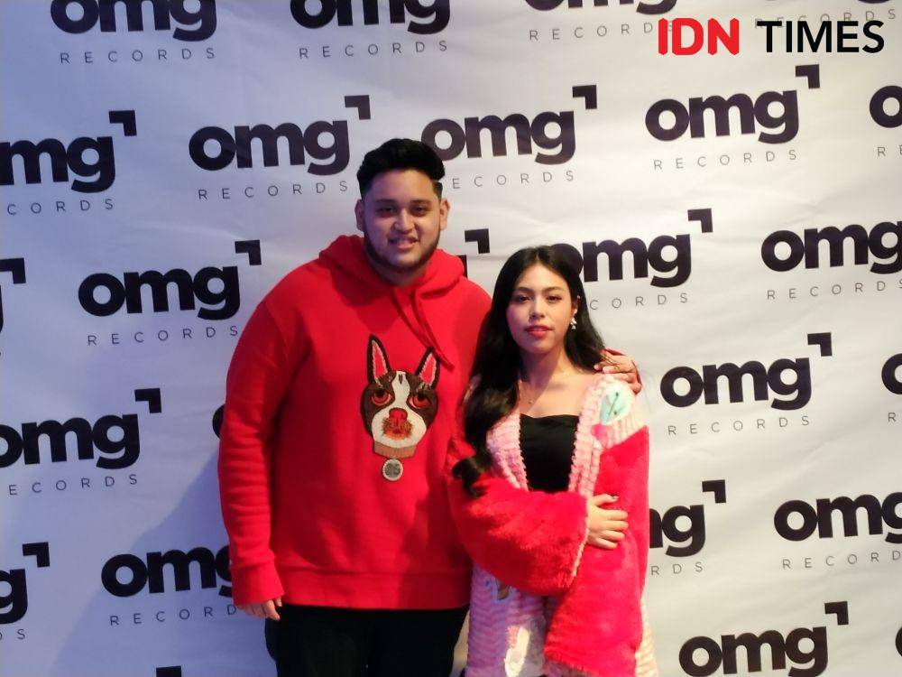 (ki-ka) JunkieMunkie dan Kamaséan dalam launching single "One Thing", di Jakarta, pada 14 November 2019. IDN Times/Nadia Umara