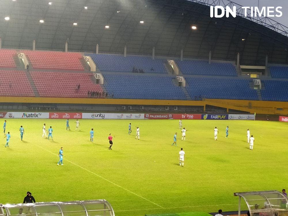 Ilustrasi pertandingan bola di Stadion GSJ Palembang (IDN Times/Feny Maulia Agustin)