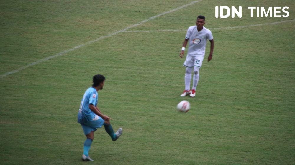 Pertandingan PSMS vs Martapura FC di Stadion GSJ (IDN Times/Feny Maulia Agustin)