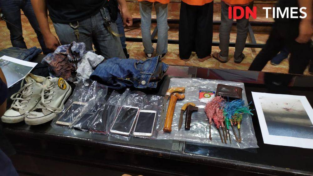 Barang bukti penyerangan mahasiswa (IDN TImes/Sahrul Ramadan)