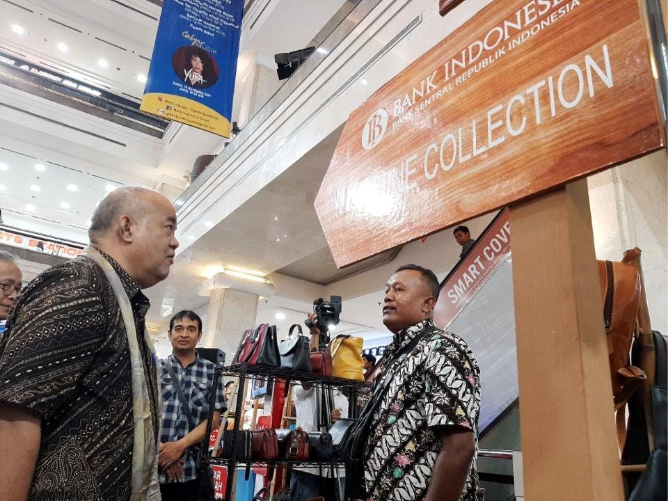 Wakil Gubernur DIY KGPAA Paku Alam X meninjau stan UMKM di Grebeg UMKM DIY 2019 Bank Indonesia. IDN Times/Holy Kartika