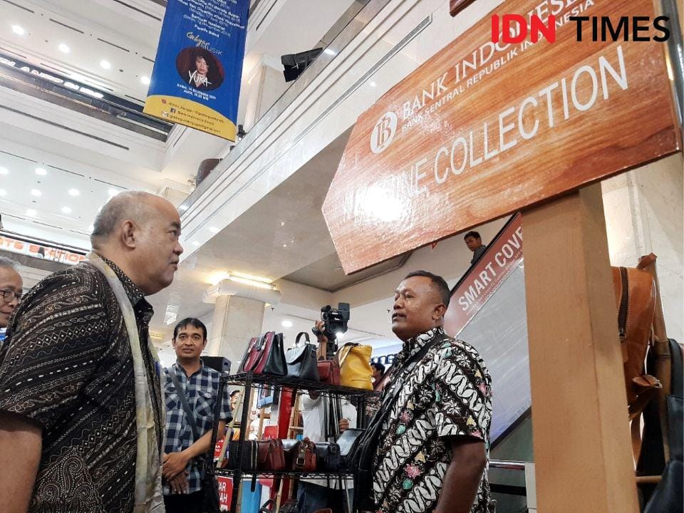 Wakil Gubernur DIY KGPAA Paku Alam X meninjau stan UMKM di Grebeg UMKM DIY 2019 Bank Indonesia. IDNTimes/Holy Kartika