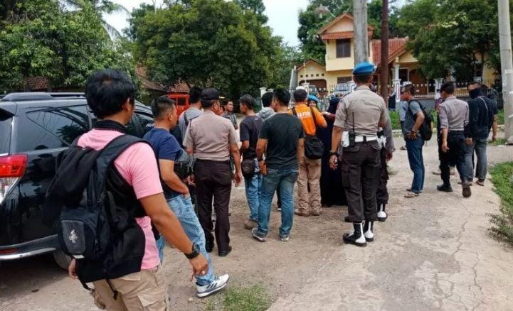 (Densus 88 tangkap seorang terduga teroris di Cianjur, Jawa Barat, Kamis 14 November 2019) ANTARA FOTO/Ahmad Fikri