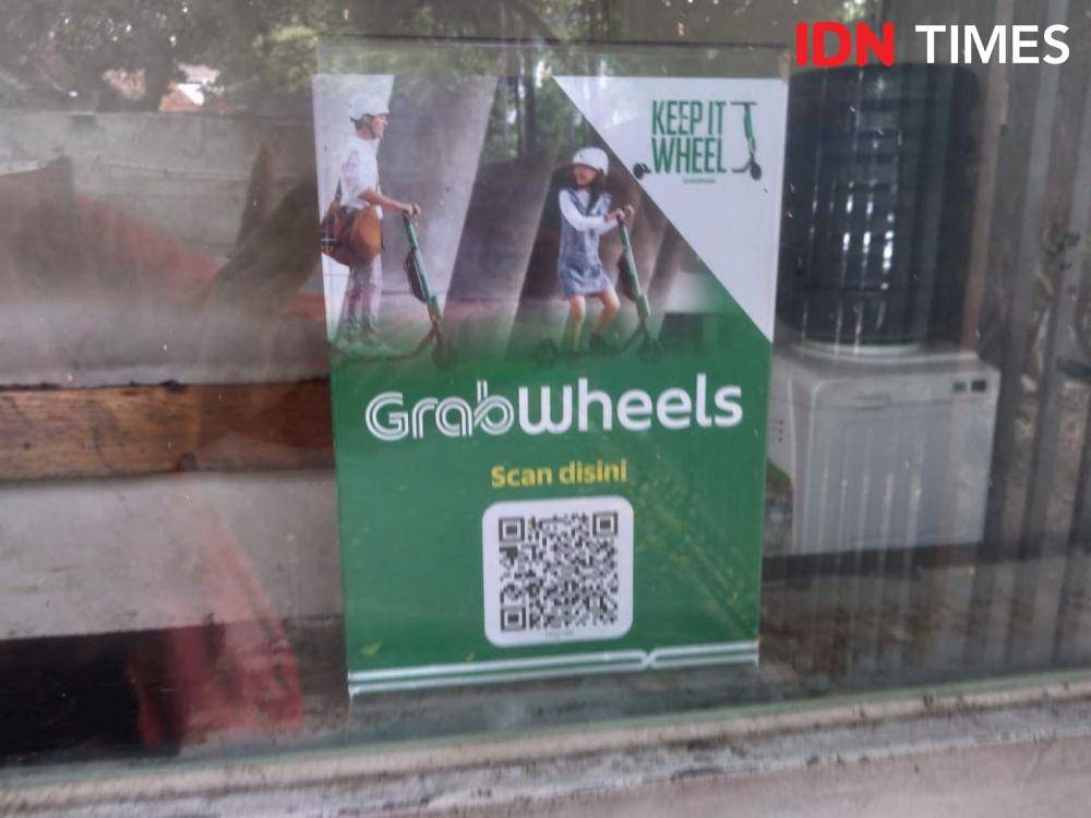 Stasiun Parkir Otopet Listrik Grabwheels, Kebayoran Baru, Jakarta Selatan, Kamis (14/11). (IDN Times/Lia Hutasoit)