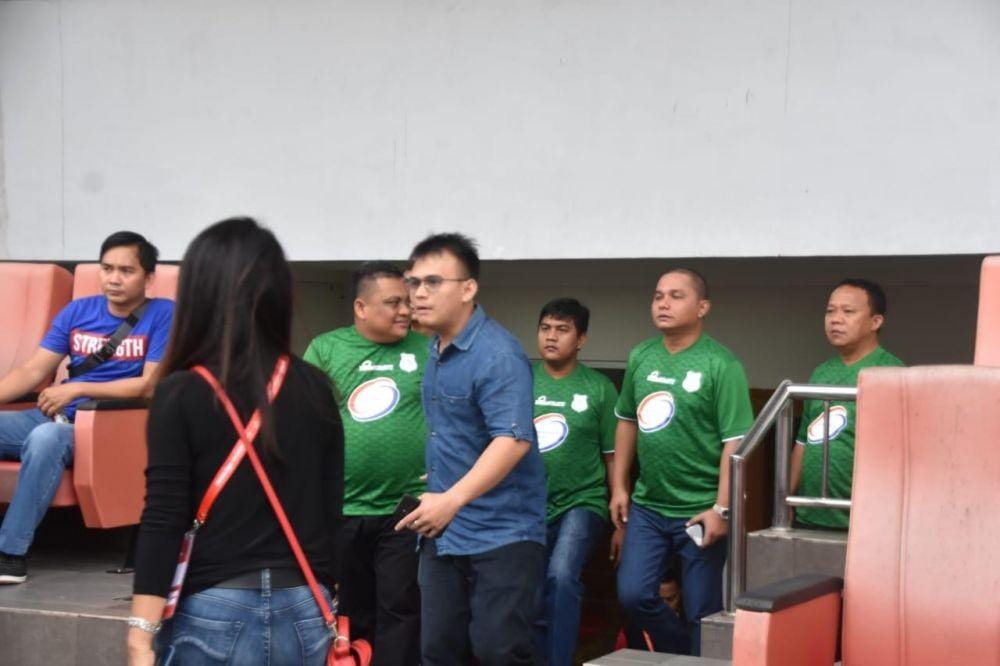Bupati Tapteng Bakhtiar Ahmad Sibarani dan jajaran SKPD dukung laga PSMS di Palembang (Dok. IDN Times)