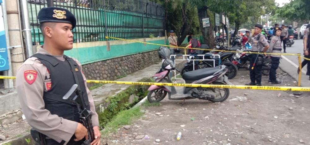 Sepeda motor terduga pelaku bom bunuh diri Polrestabes Medan terparkir (Dok.IDN Times/istimewa)