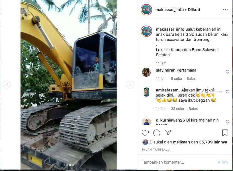 Bocil kelas III SD yang mengemudikan eskavator turun dari truk 10 roda