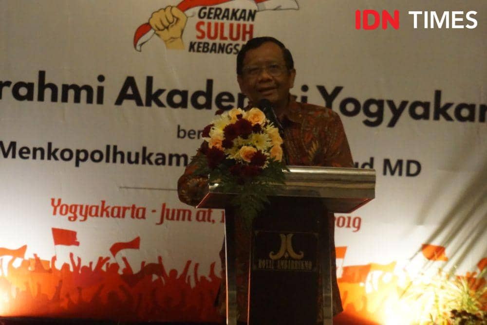 Menkopolhukam Mahfud MD saat acara Silaturahmi Akademisi Yogyakarta bersama Menkopolhukam di Hotel Royal Ambarukmo, Sleman, Jumat (15/11). (IDN Times/Tunggul Kumoro)