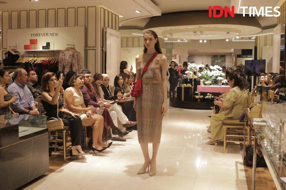 Koleksi Holiday 2020 Sapto Djojokartiko. 14 November 2019. IDN Times/Klara Livia