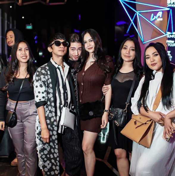 instagram.com/aurakasih