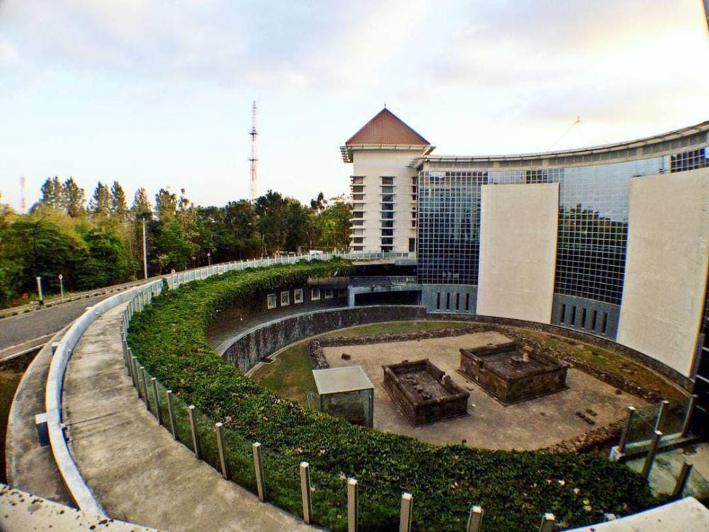 Instagram.com/uiistory/