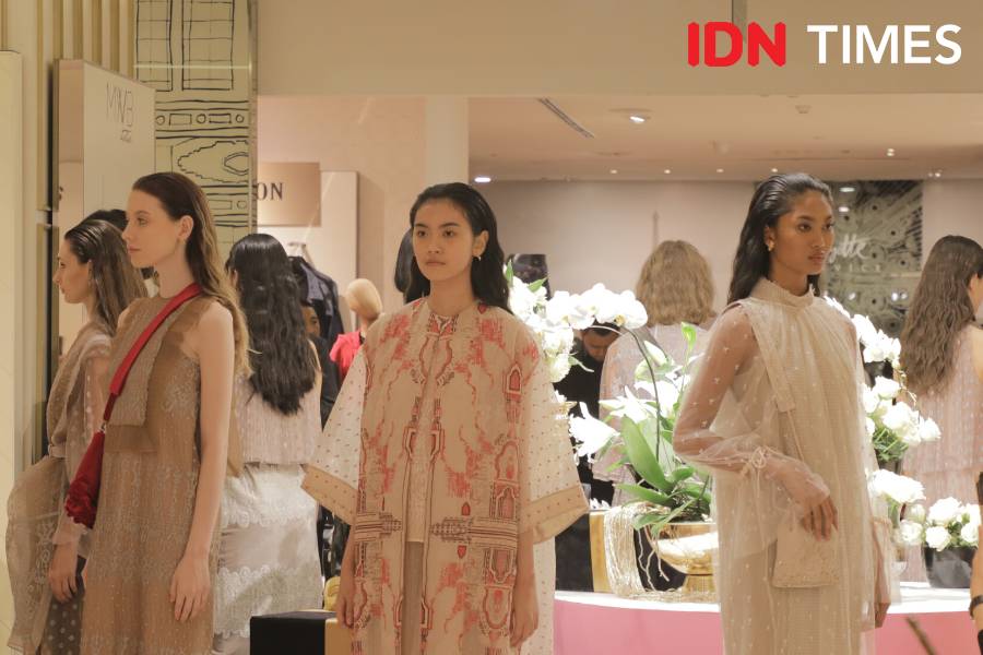 Koleksi Holiday 2020 Sapto Djojokartiko. 14 November 2019. IDN Times/Klara Livia