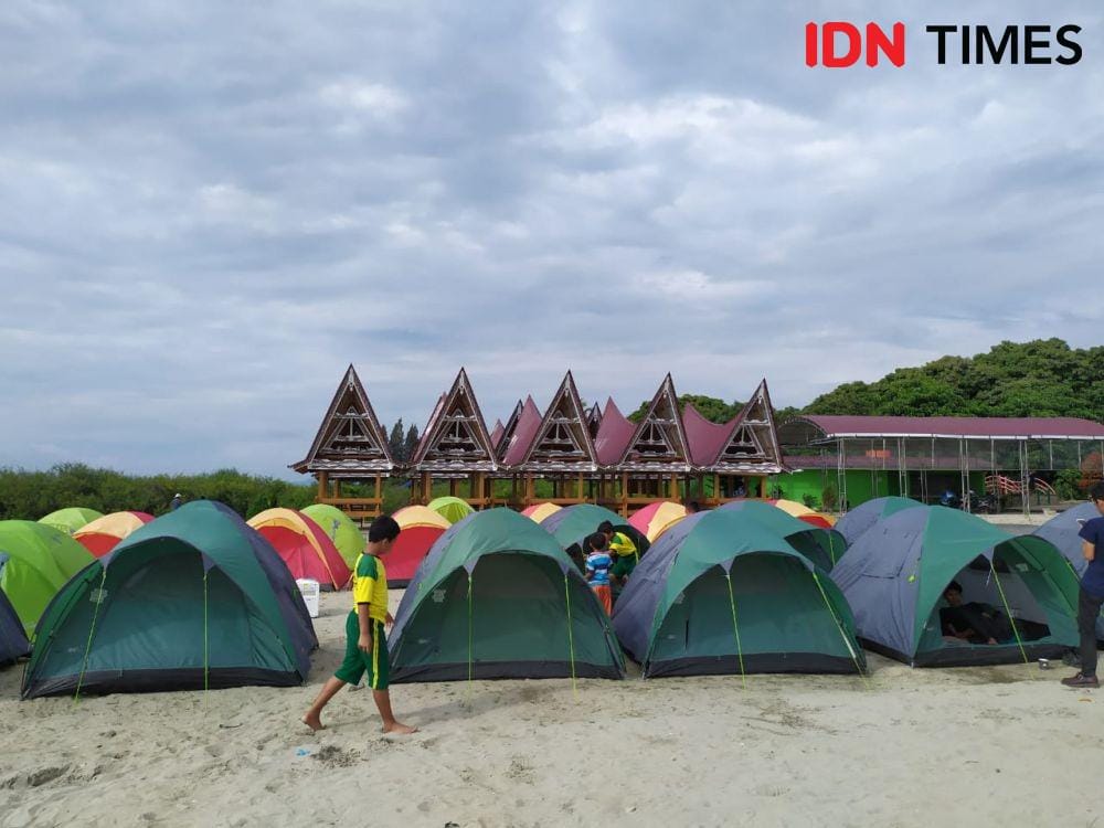 Suasana 1.000 tenda dan Lake Toba Film Festival (IDN Times/Hasudungan)