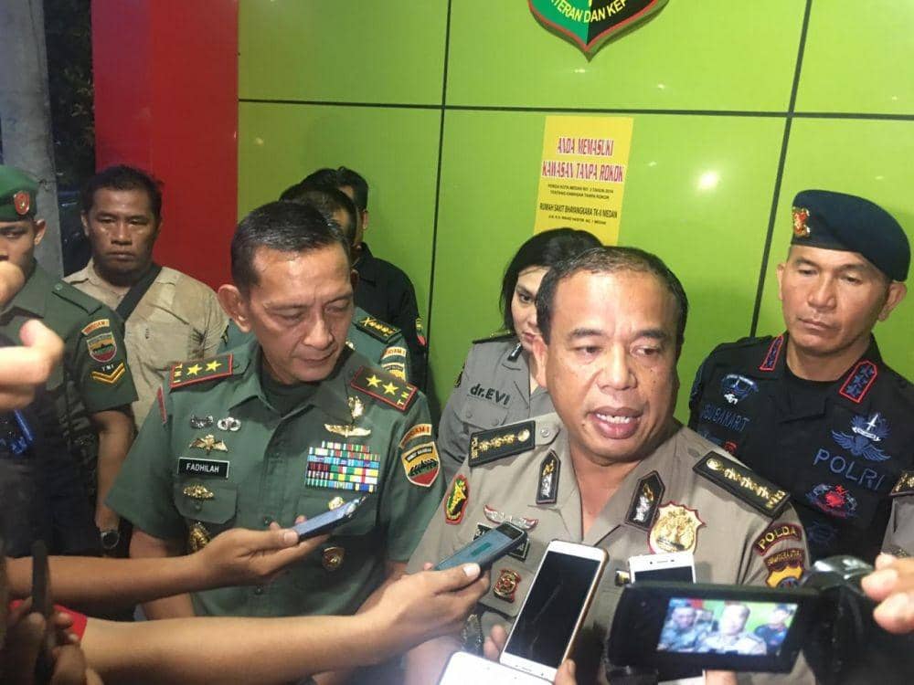 Pangdam I/BB Mayjend Mayjen TNI MS Fadhilah menjenguk korban ledakan bom di Medan (Dok. IDN Times)