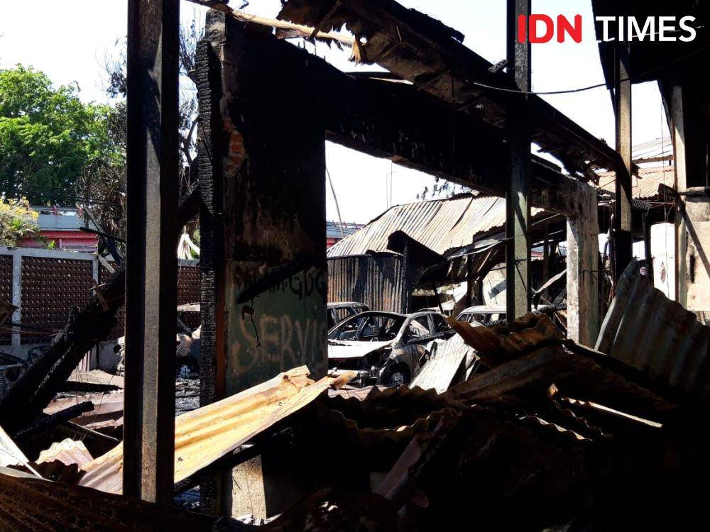 Lokasi kebakaran di pasar beras Bendul Merisi, Surabaya Sabtu, (16/11). IDN Times/Fitria Madia