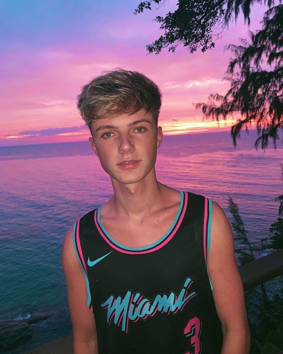 Instagram.com/hrvy/