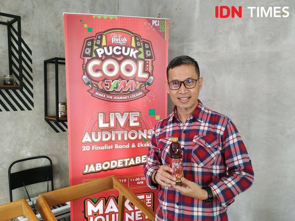 Bambang Heri Hermawan selaku juri kategori band dalam acara audisi live performance Road to Pucuk Cool Jam 2020 di Atrium One Belpark Mall, Jakarta Selatan. pada 16 November 2019. IDN Times/Nadia Umara