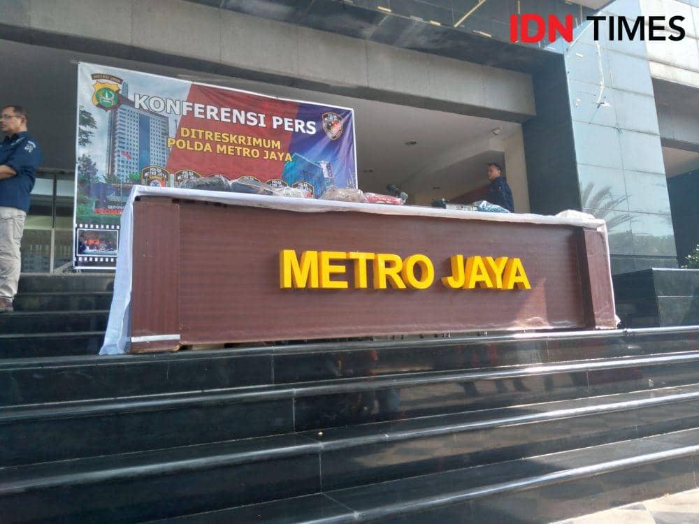 Konferensi pers penangkapan pelaku penyiraman air keras di Jakarta Barat, Sabtu (16/11). IDN Times/Lia Hutasoit
