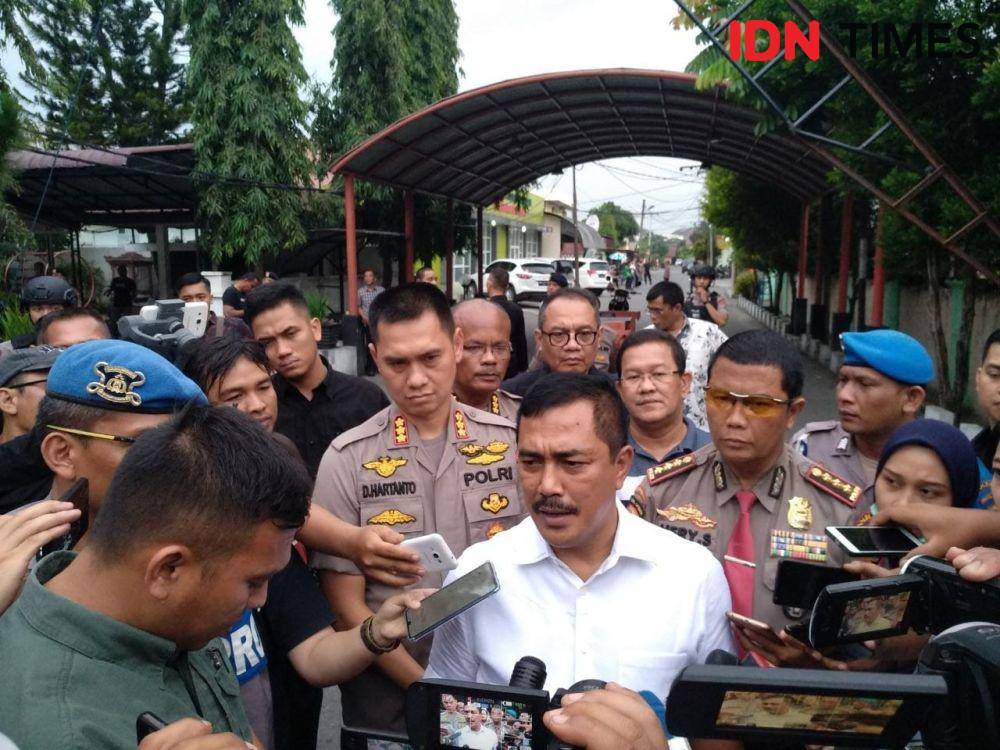 Kapolda Sumut Irjen Pol Agus Andrianto memberi keterangan (IDN Times/Fadly Syahputra)