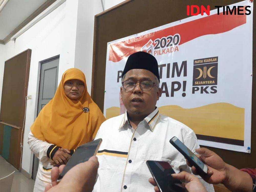 Ketua DPW PKS Jatim Irwan Setiawan saat diwawancara awak media di kantornya, Minggu (17/11). IDN Times/Ardiansyah Fajar