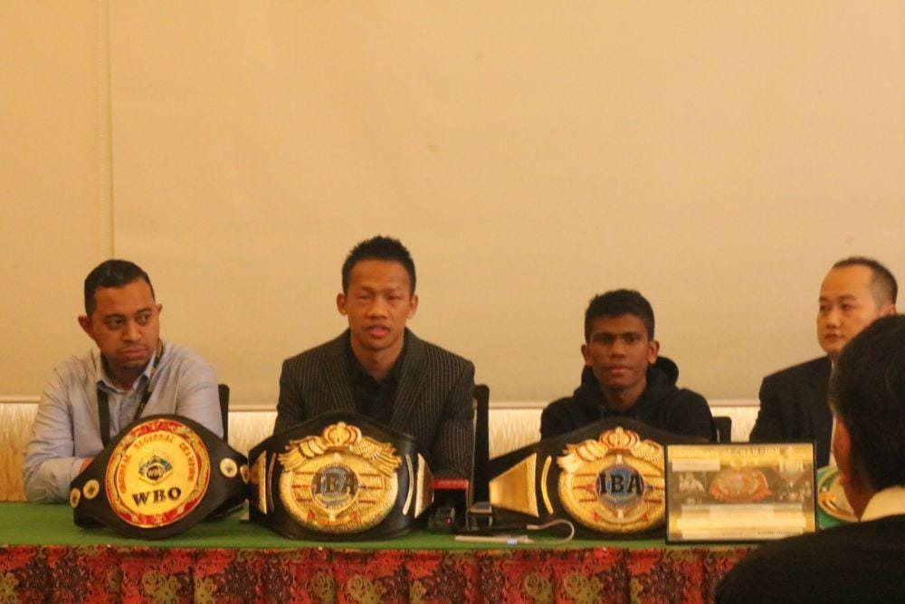 Daud Yordan sukses merebut gelar usai menundukkan Michael Mokoena dalam tempo 8 ronde. IDN Times/ Alfi Ramadana