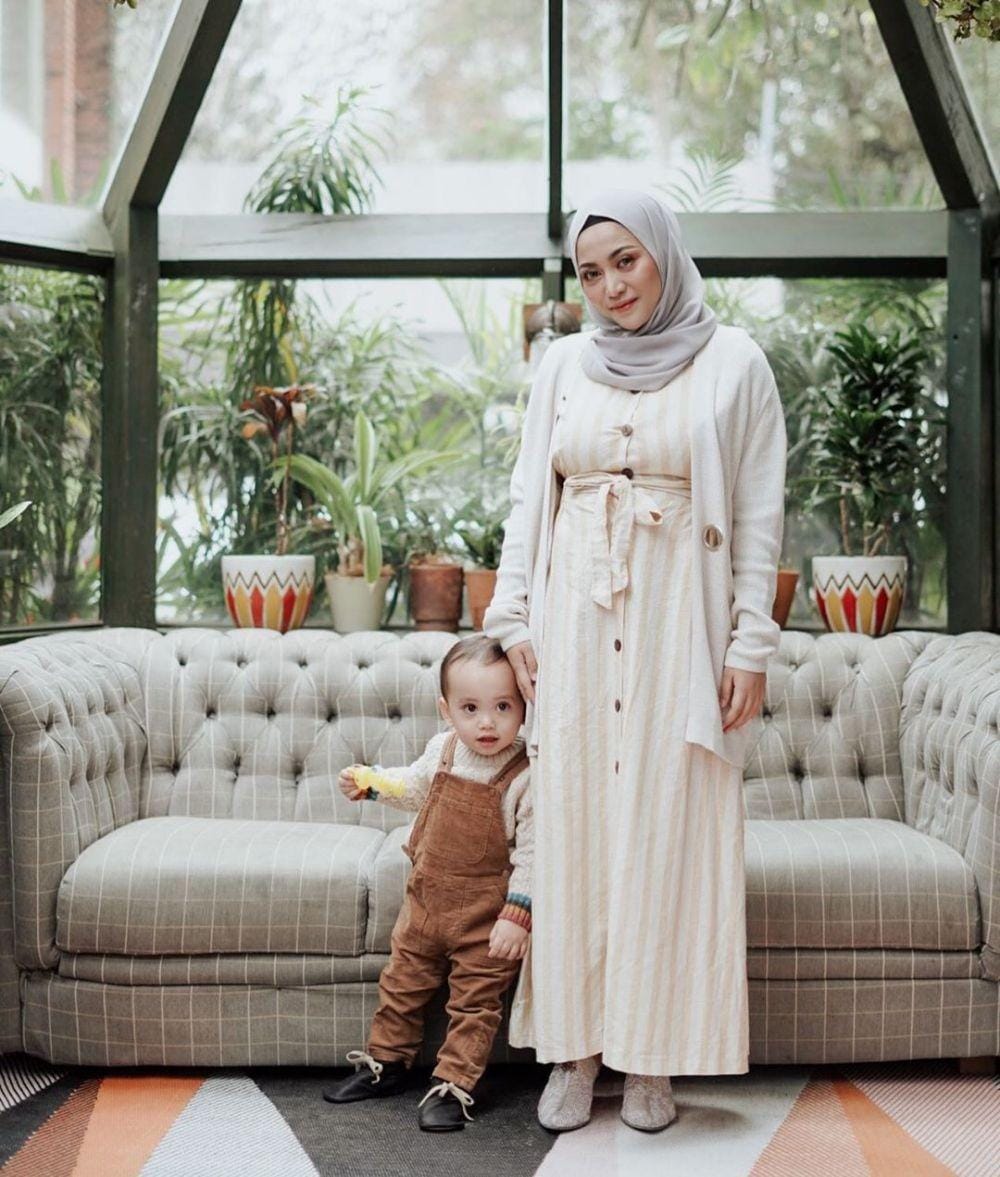 instagram.com/rachelvennya