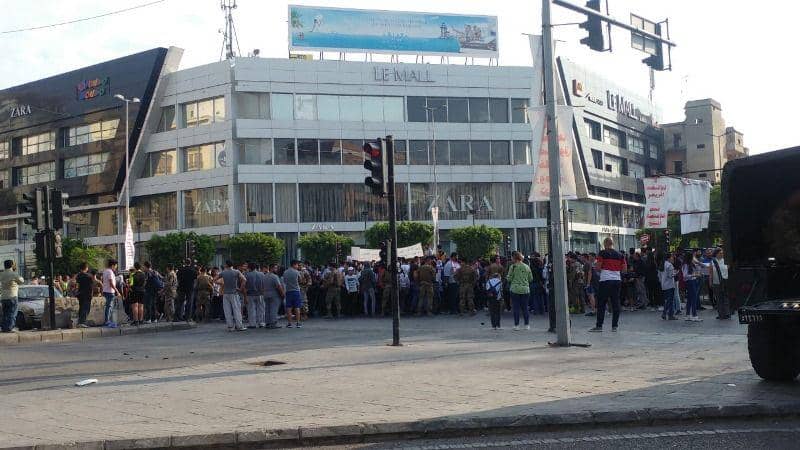 Para demonstaran turun ke jalan sejak Kamis (14/11) mengecam potensi pencalonan Safadi. Lebanon National News Agency