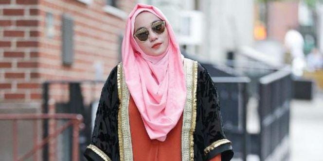 (Bos First Travel Anniesa Hasibuan) Instagram.com/@anniesahasibuanofficial