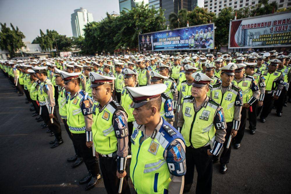 (Sejumlah Polisi Lalu Lintas mengikuti Apel Gelar Pasukan Operasi Zebra Jaya 2019 di Lapangan Promoter Dit Lantas Polda Metro Jaya, Jakarta, Rabu (23/10/2019)) ANTARA FOTO/Aprillio Akbar