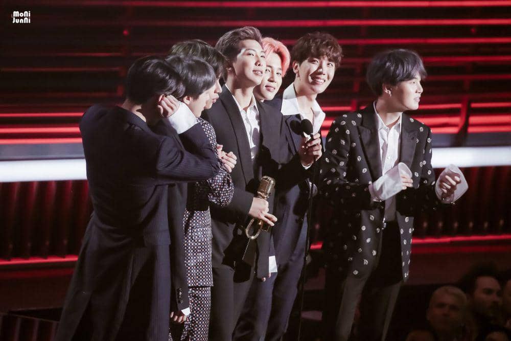 twitter.com/MoNiJunNi