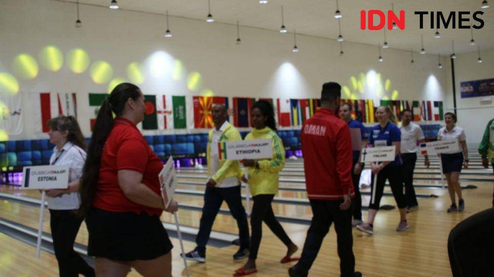 Para atlet bowling dunia di bowling center Jakabaring Palembang (IDN Times/Feny Maulia Agustin)