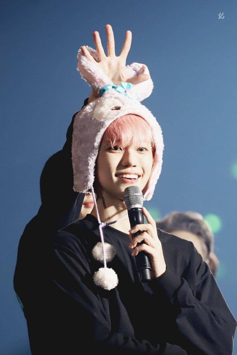 twitter.com/mylovelyAugust