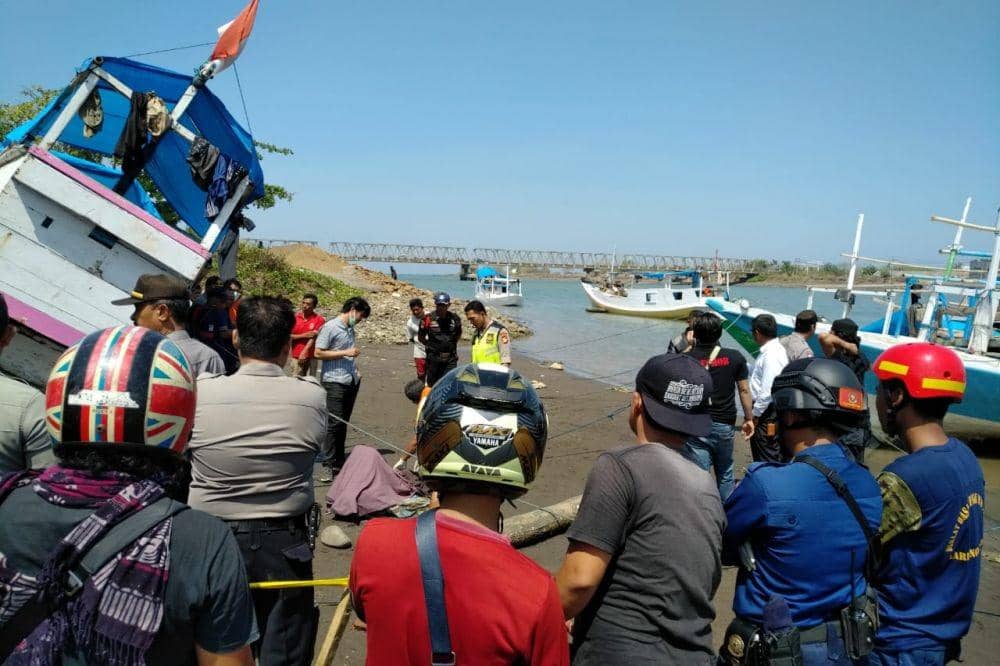 Mayat perempuan yang ditemukan terbungkus sprei di tepian Sungai Jeneberang, Barombong, Tamalate Makassar, Senin (18/11) / Istimewa