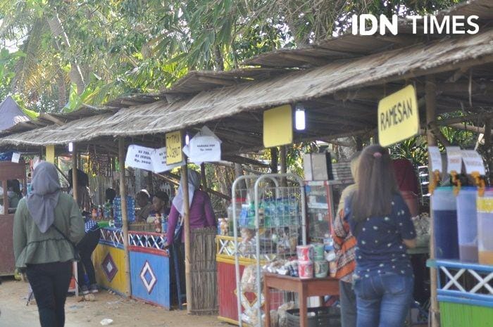 Suasana kuliner yang disiapkan warga dalam acara Ngayogjazz 2019 di Dusun Kwagon, Desa Sidorejo, Kecamatan Godean, Kabupaten Sleman, 16 November 2019. IDN Times/Pito Agustin Rudiana