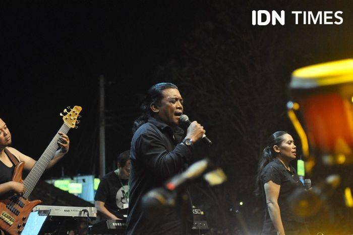 Didi Kempot berkolaborasi dengan KuaEtnika di Ngayogjazz 2019 di Dusun Kwagon, Sleman, 16 November 2019. IDN Times/Pito Agustin Rudiana