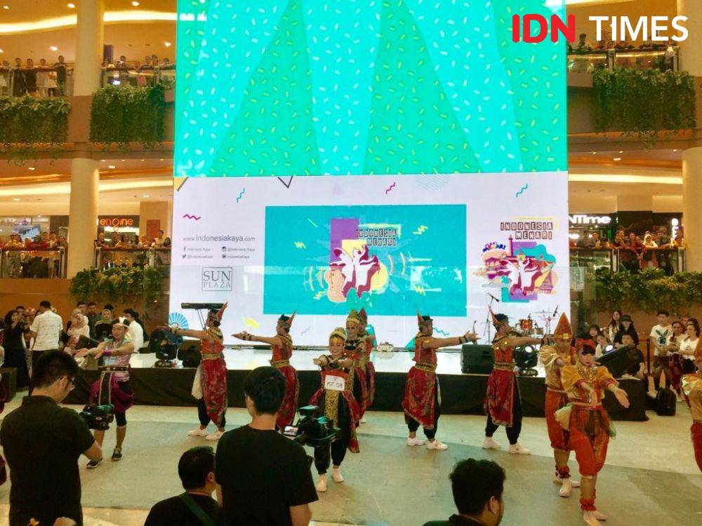 Rata-rata peserta membuat kostumnya sendiri (IDN Times/Prayugo Utomo)