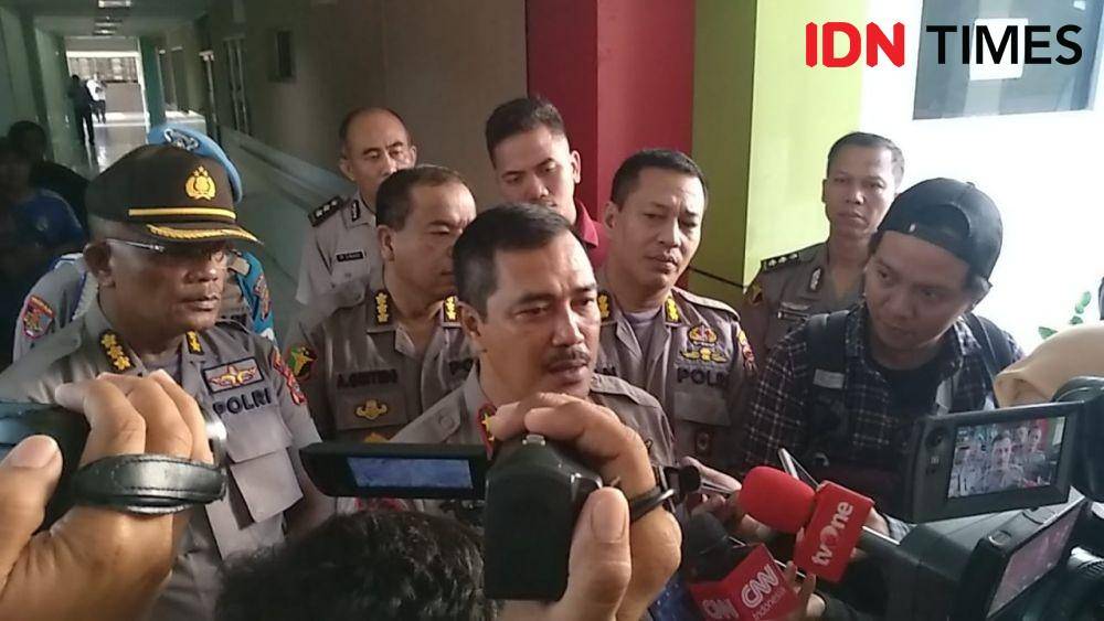 Kapolda Sumut Irjen Pol Agus Andrianto saat memberi keterangan soal perkembangan kasus bom polrestabes