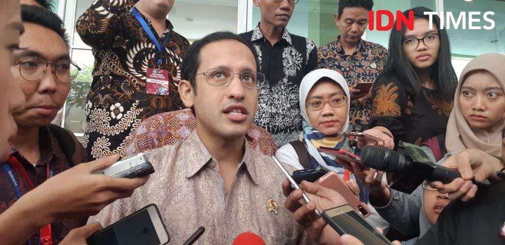 Menteri Pendidikan dan Kebudayaan Nadiem Anwar Makarim saat ditemui usai penyerahan Apresiasi Bunda PAUD Nasional pada Senin (18/11) mengaku salut dengan Bunda PAUD (IDN Times/Margith Juita Damanik)