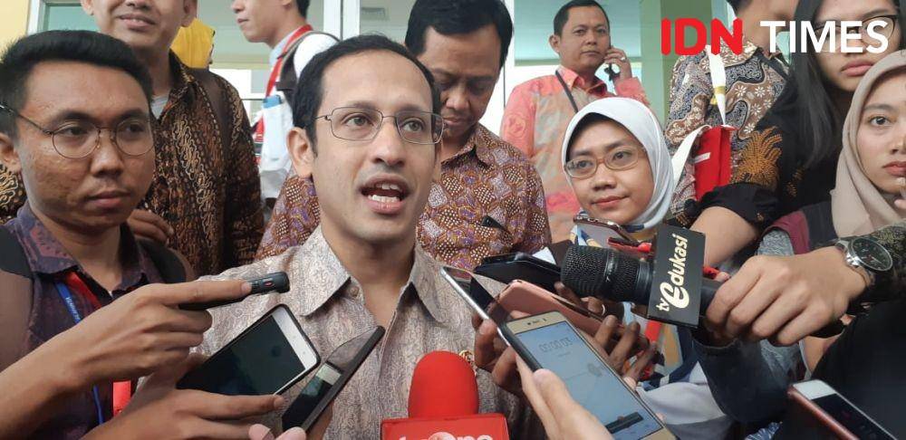 Menteri Pendidikan dan Kebudayaan Nadiem Anwar Makarim saat ditemui usai penyerahan Apresiasi Bunda PAUD Nasional pada Senin (18/11) mengaku salut dengan Bunda PAUD (IDN Times/Margith Juita Damanik)