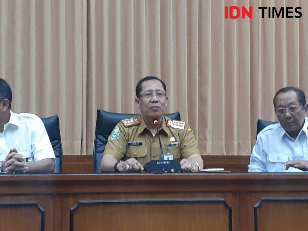 Kepala Dinas ESDM Jatim Setiajit saat konferensi pers di Kantor Gubernur Jatim, Senin (18/11). IDN Times/Ardiansyah Fajar