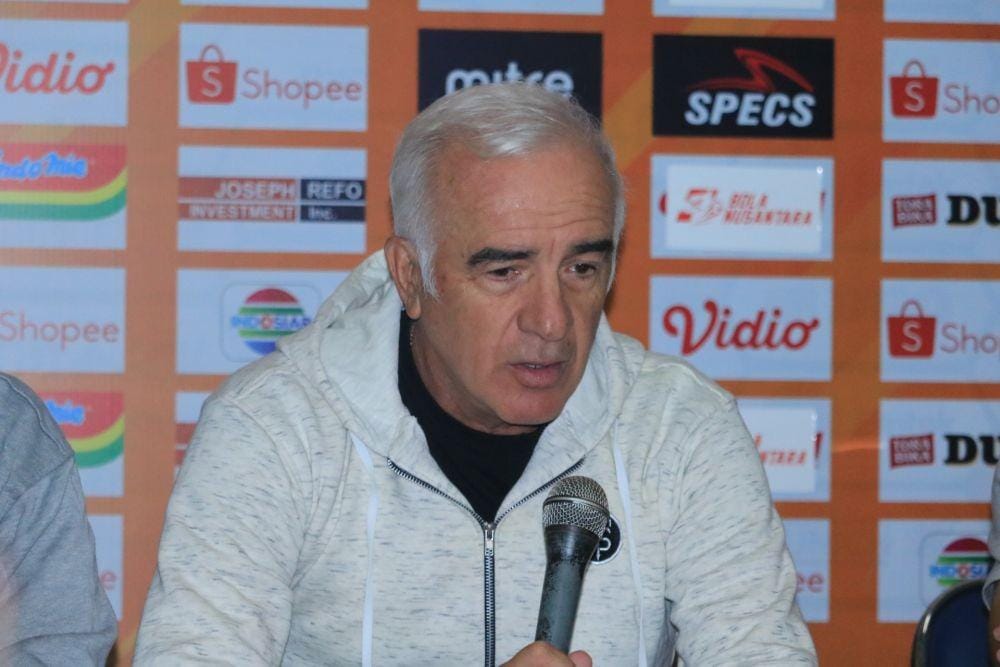 Pelatih Borneo FC, Roberto Carlos Mario Gomez saat menghadapi Arema FC beberapa waktu lalu. IDN Times/ Alfi Ramadana