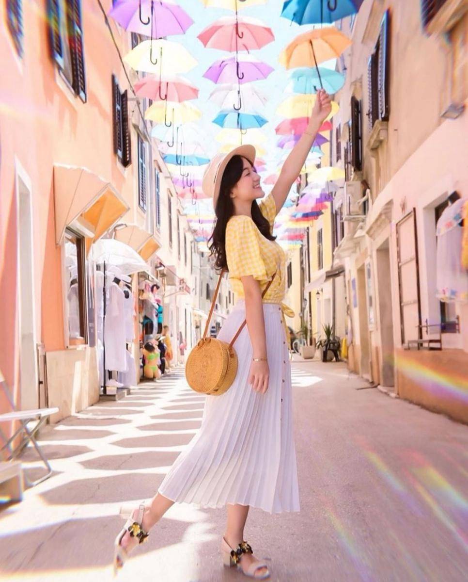 10 Ide Mix & Match Rok ala Selebgram Nanda Arsyinta, Anggun & Stylish!