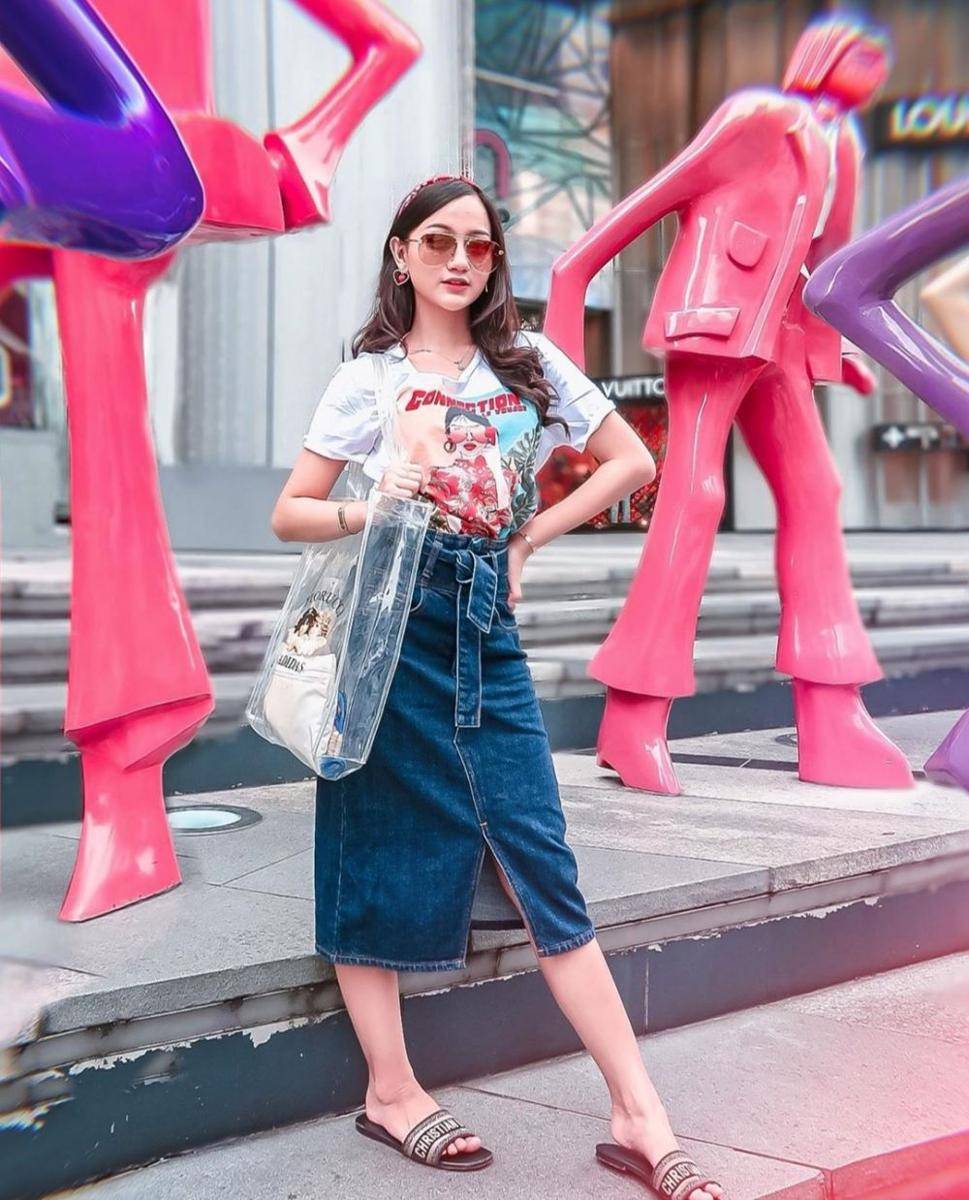 10 Ide Mix & Match Rok ala Selebgram Nanda Arsyinta, Anggun & Stylish!