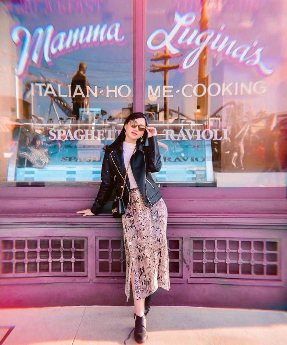 10 Ide Mix & Match Rok ala Selebgram Nanda Arsyinta, Anggun & Stylish!
