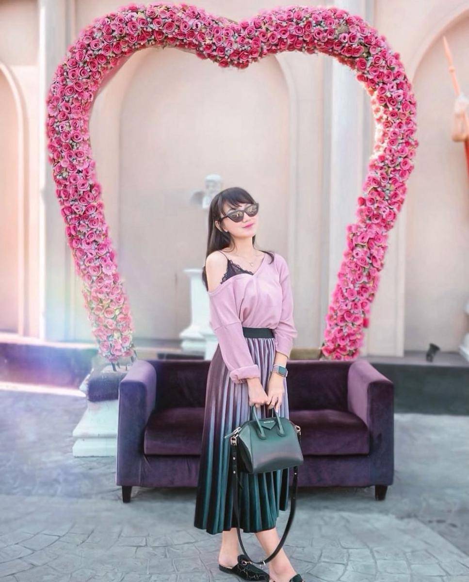 10 Ide Mix & Match Rok ala Selebgram Nanda Arsyinta, Anggun & Stylish!