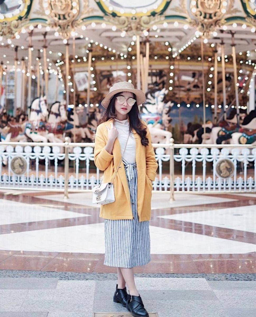 10 Ide Mix & Match Rok ala Selebgram Nanda Arsyinta, Anggun & Stylish!
