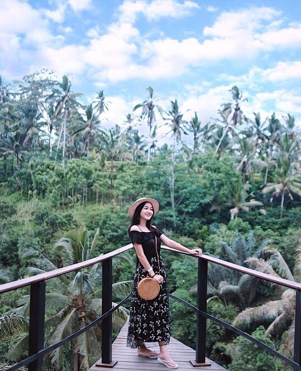 10 Ide Mix & Match Rok ala Selebgram Nanda Arsyinta, Anggun & Stylish!