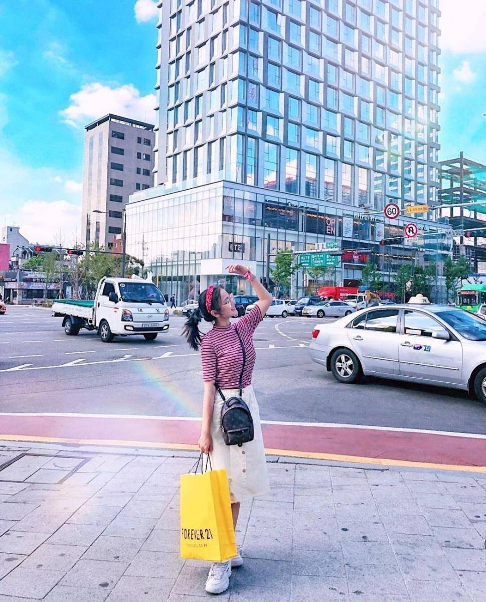 10 Ide Mix & Match Rok ala Selebgram Nanda Arsyinta, Anggun & Stylish!